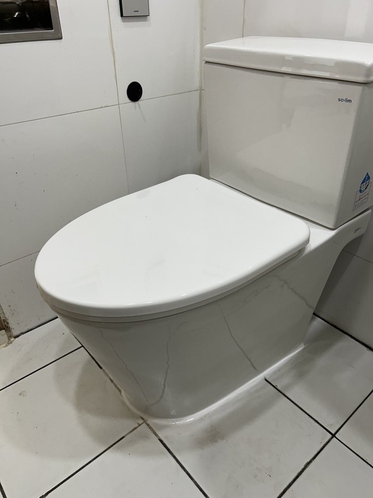 변기와 세면대 시공 완료 사진